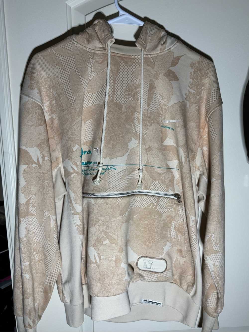 Nike Standard Issue Dri-Fit Halftone Grid/Floral Hoodie